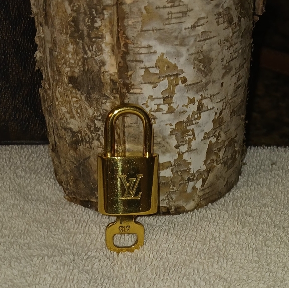 Authentic Louis Vuitton Lock & Key #315 - Picture 2 of 6